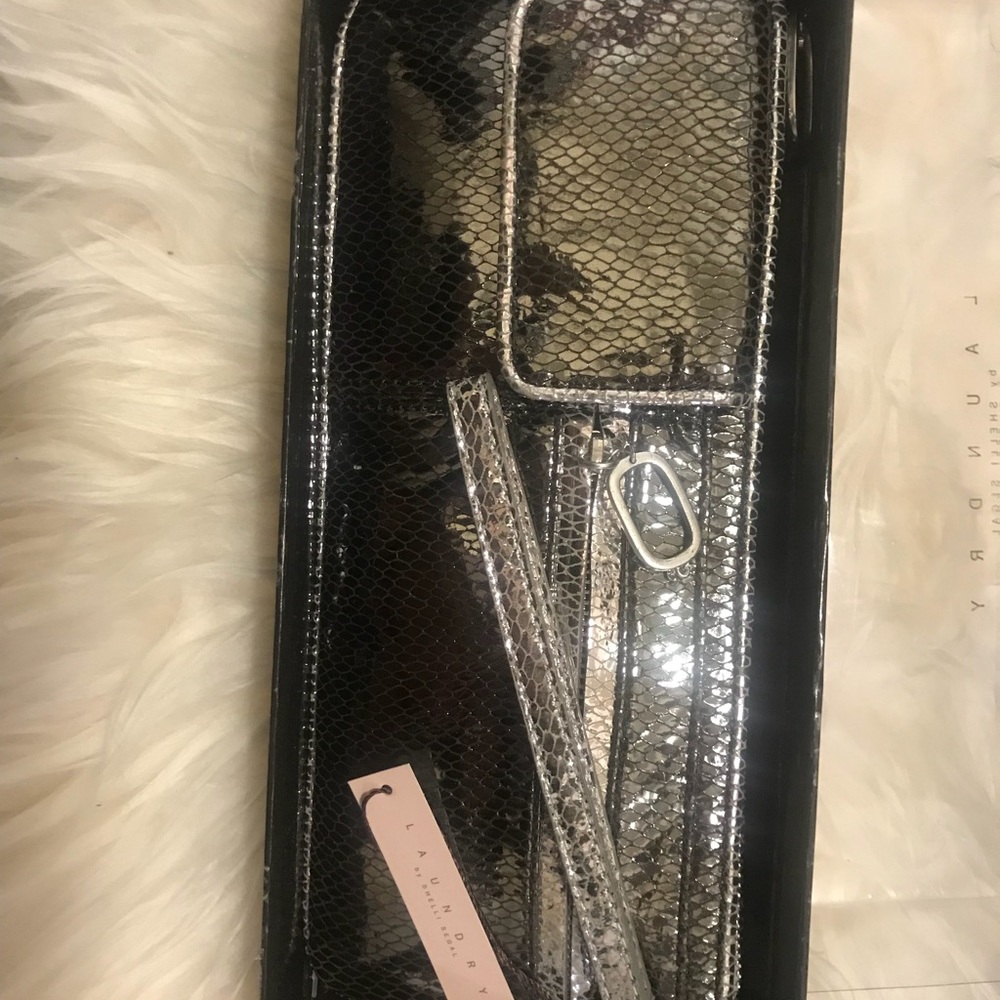 Laundry by Shelli Segal  Clutch purse